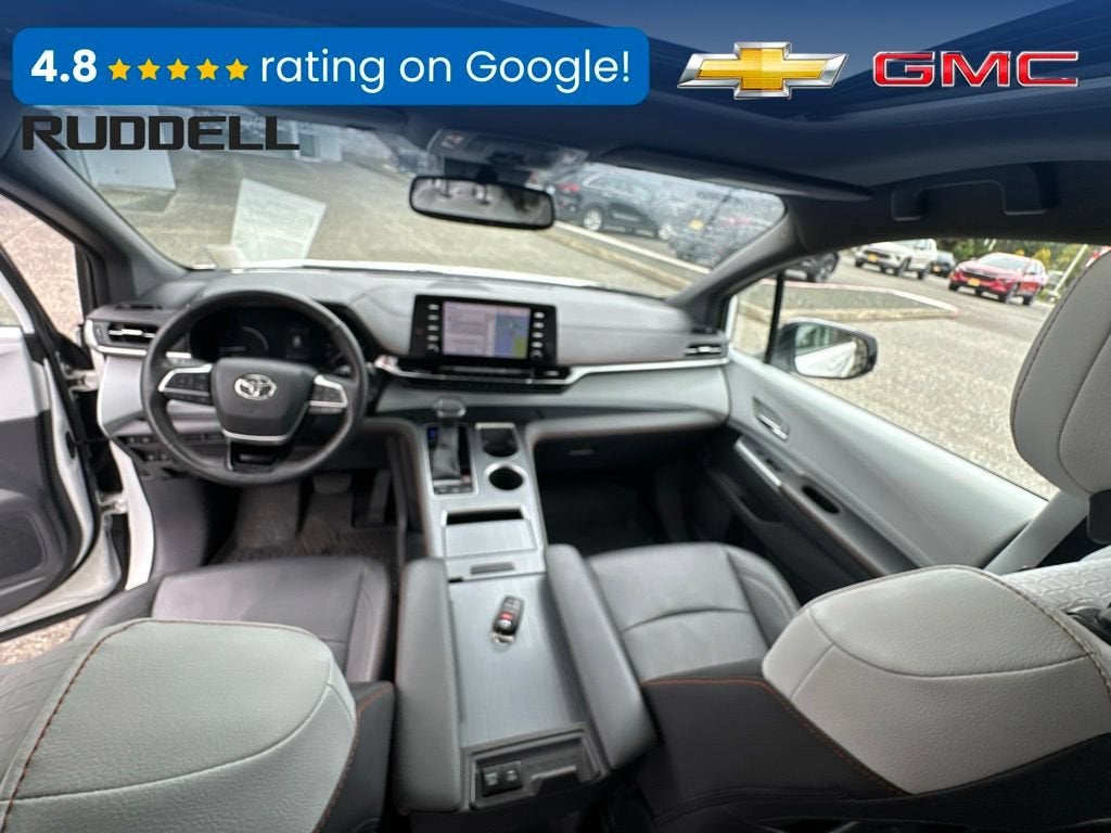 2022 Toyota Sienna LE