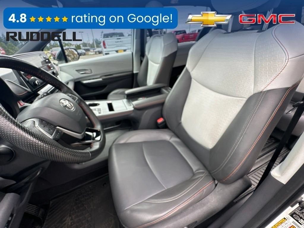 2022 Toyota Sienna LE