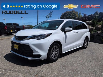 2023 Toyota Sienna LE