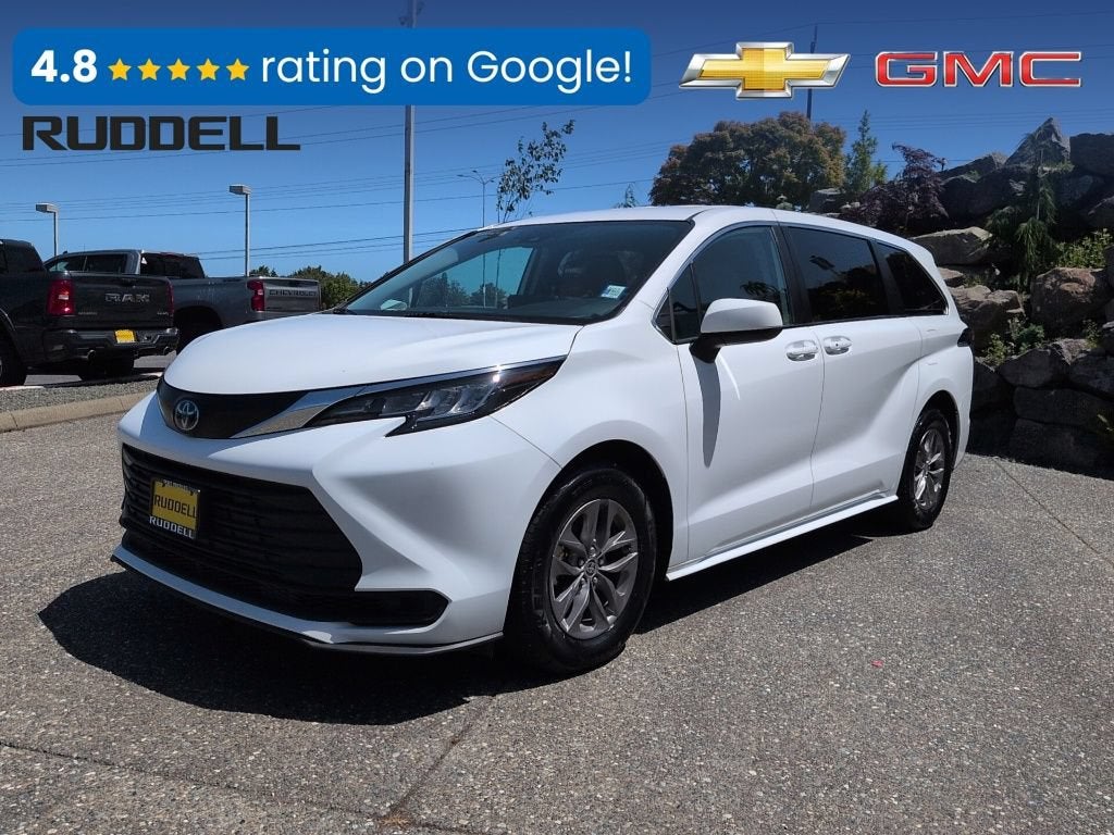 2023 Toyota Sienna LE