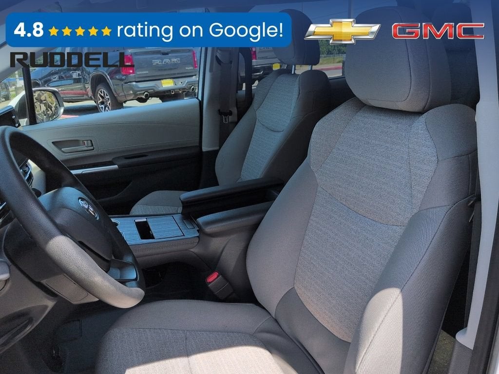2023 Toyota Sienna LE