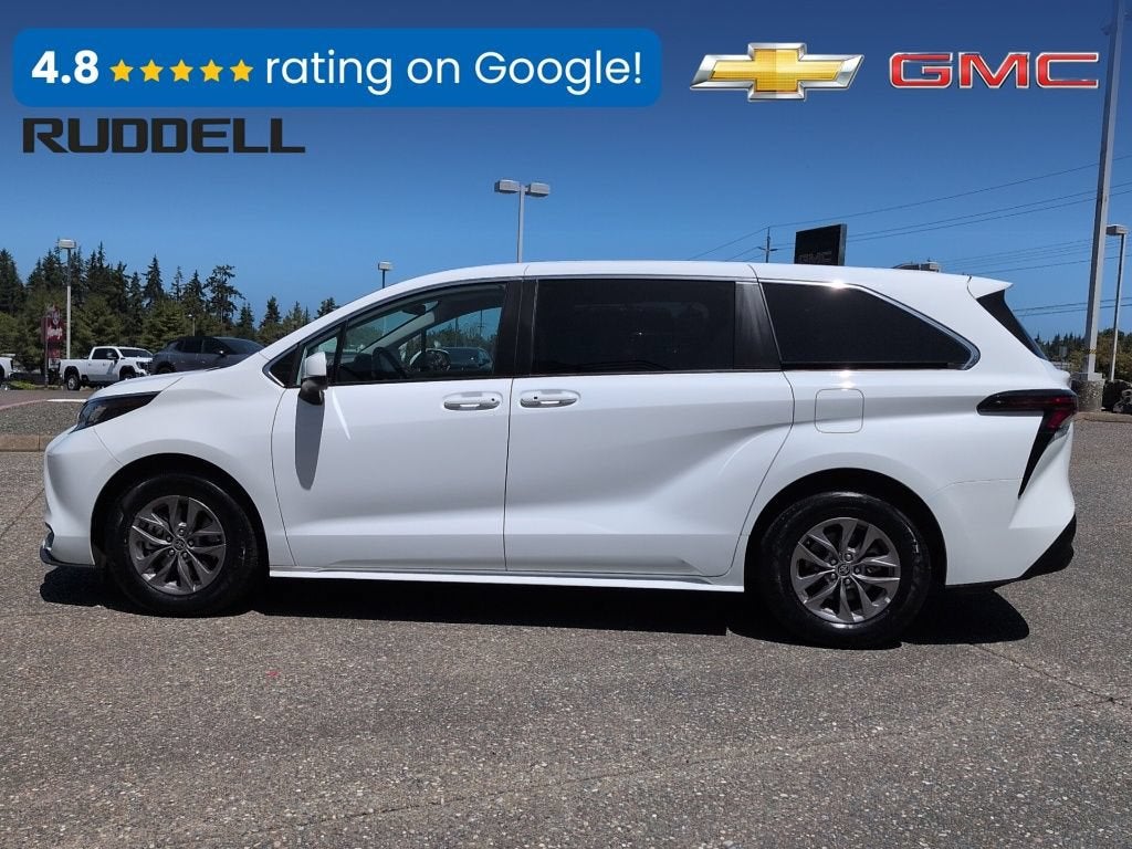 2023 Toyota Sienna LE