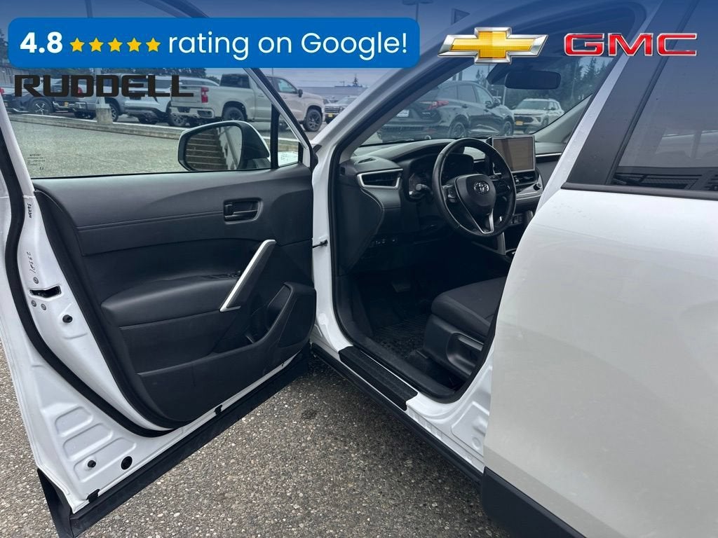 2024 Toyota Corolla Cross LE