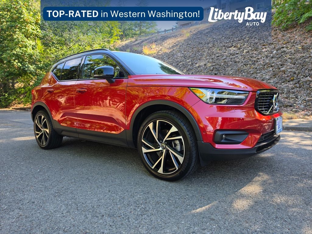2022 Volvo XC40 R-Design