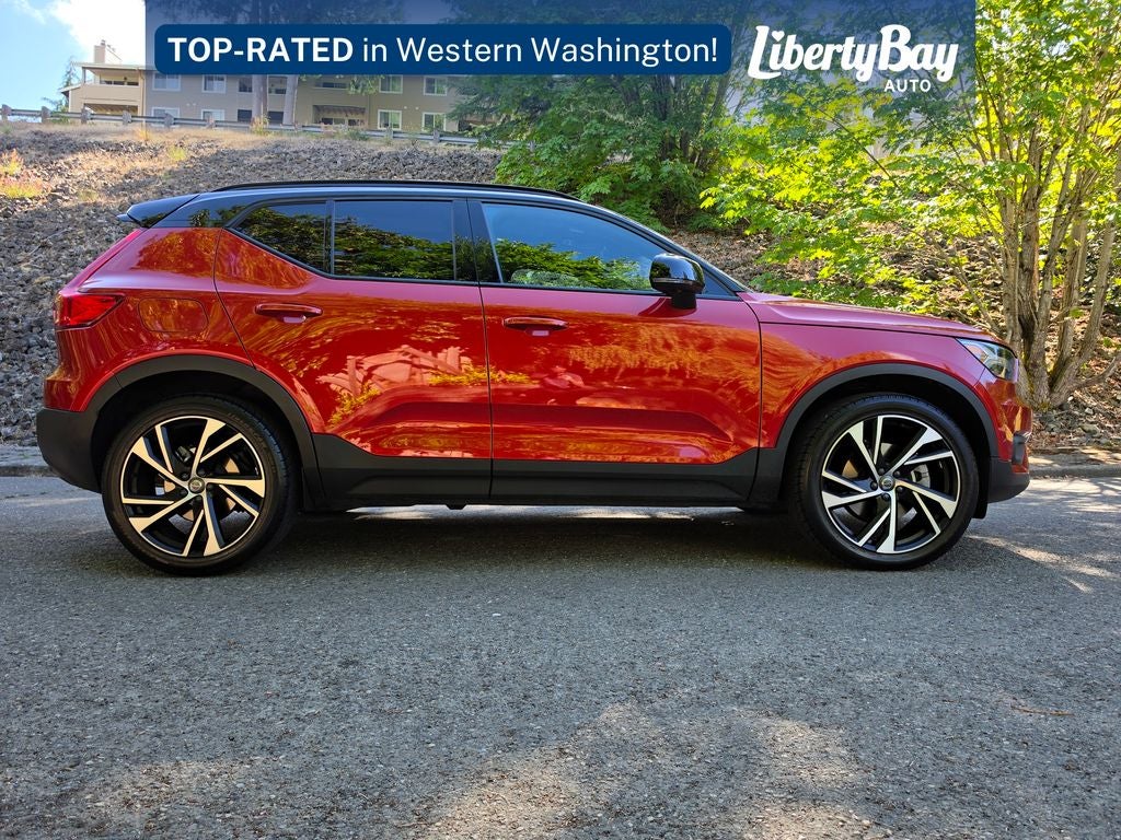2022 Volvo XC40 R-Design
