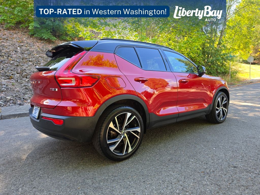 2022 Volvo XC40 R-Design