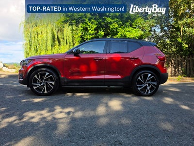 2022 Volvo XC40 R-Design