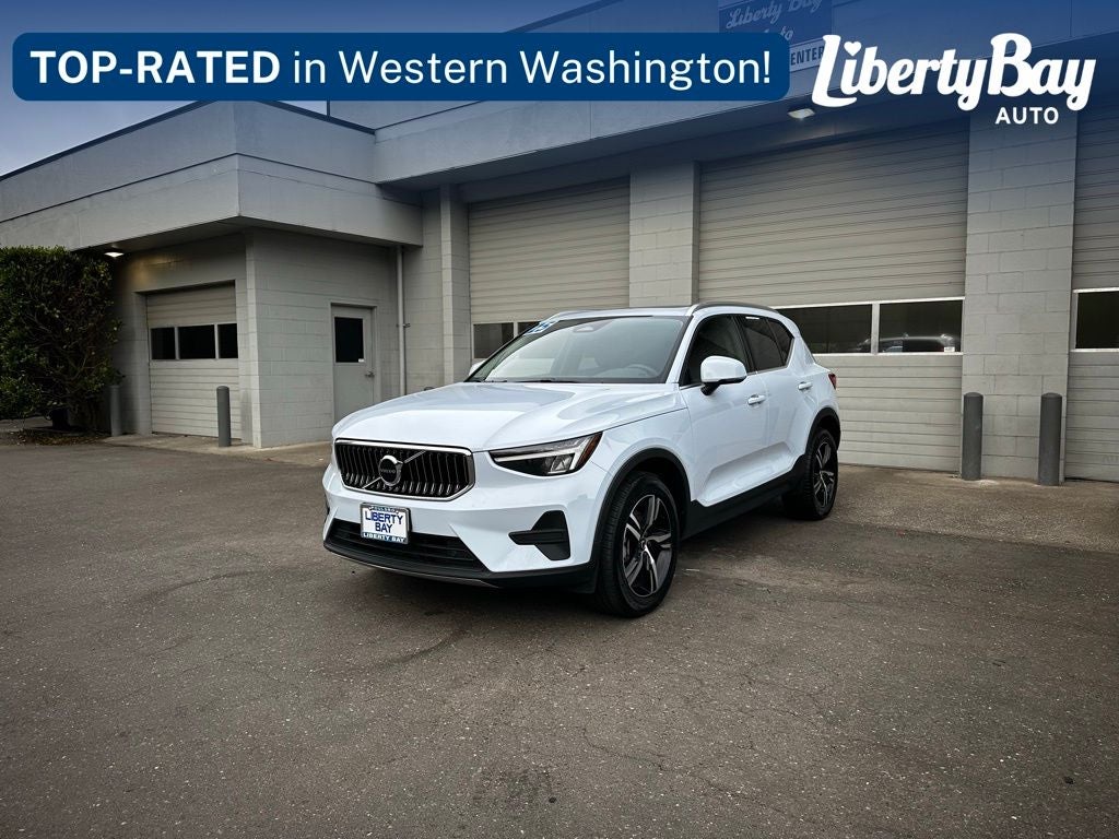 2025 Volvo XC40 B5 Core