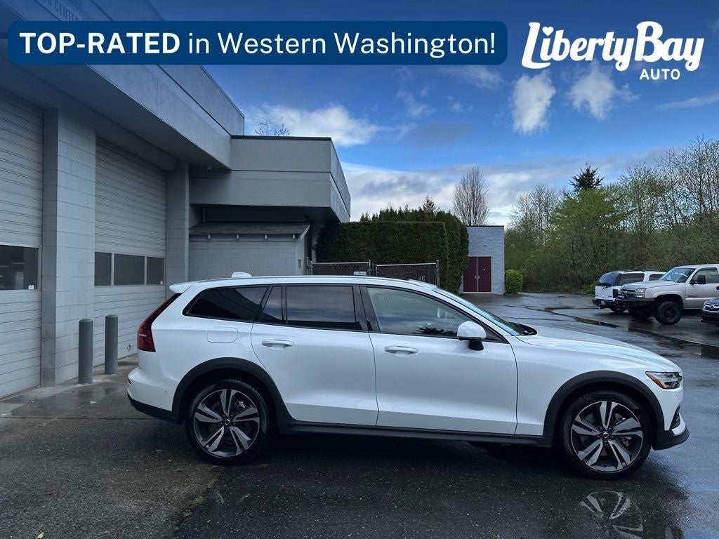 2025 Volvo V60 Cross Country B5 Plus